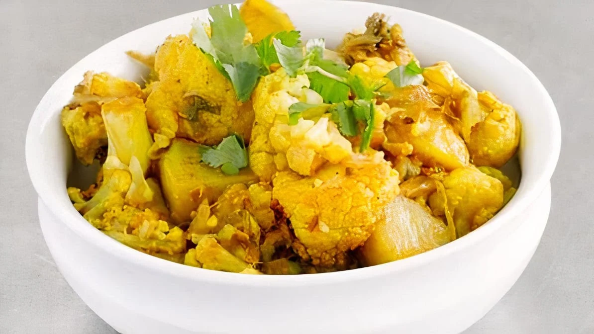 Appetizers and pakoras at Punjab Food Corner Winnipeg